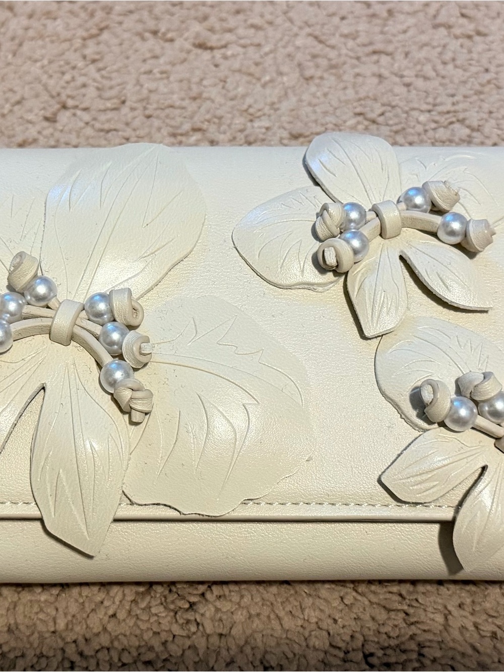 Elegant Ivory Floral Appliqué Clutch with Pearl Accents